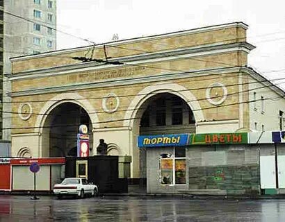 Добрынинская сколько выходов