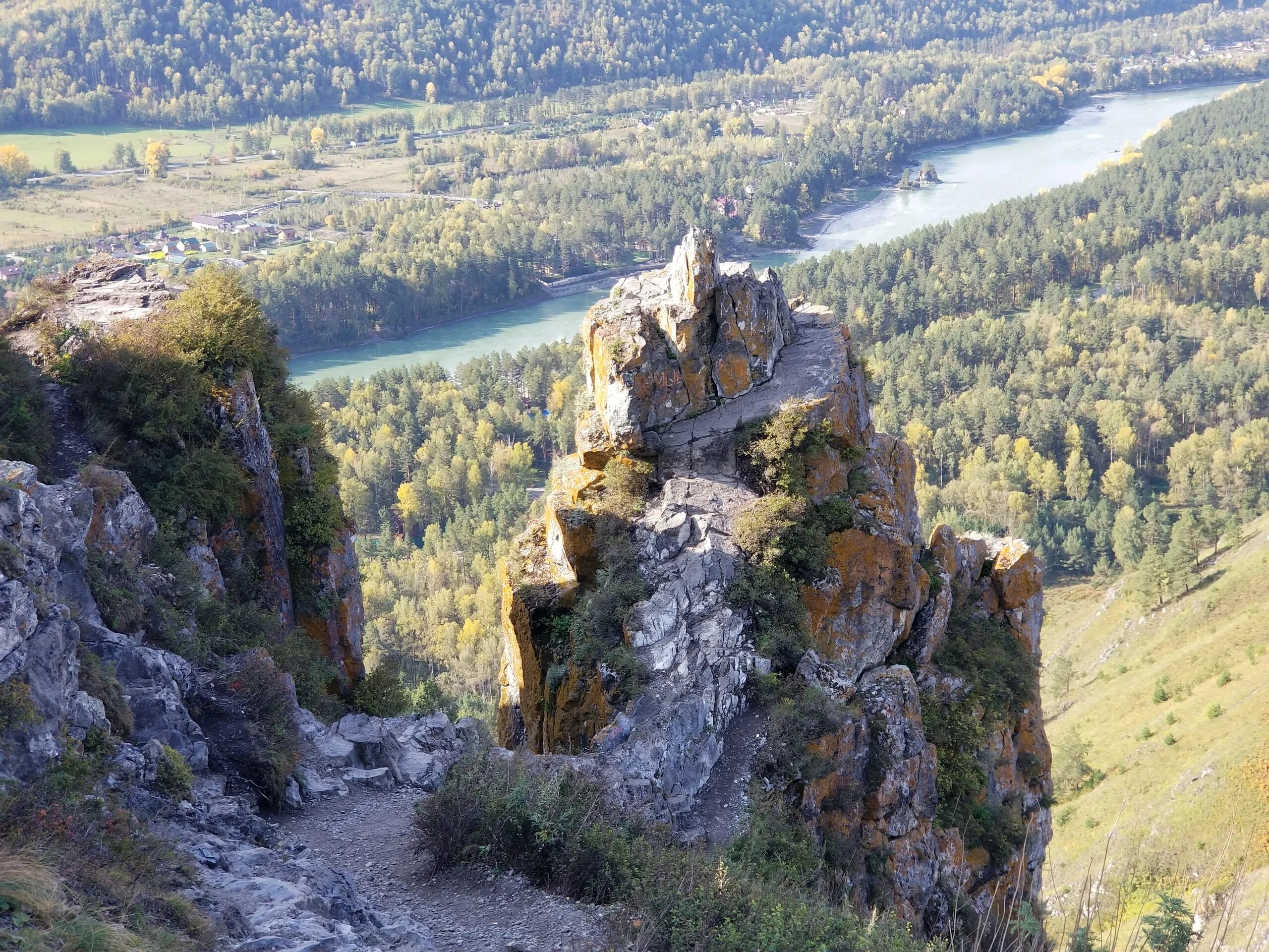 Гора Чертов Палец (Горный Алтай) находится в районе озера Ая. Название гора полу