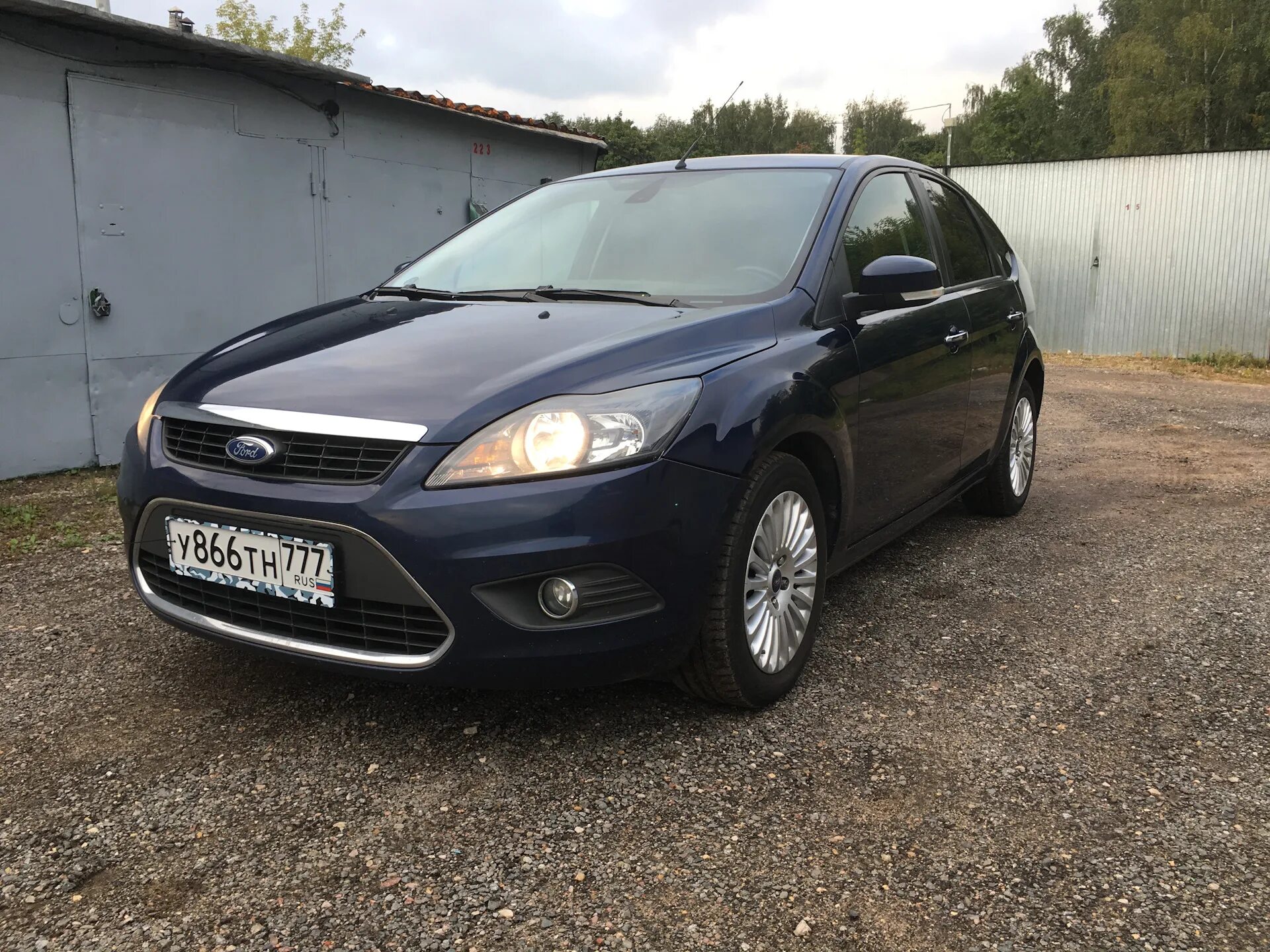 Купить форд фокус 2010. Ford Focus 2 2010. Ford Focus 2010 хэтчбек. Форд фокус 2 хэтчбек 2010 года. Форд фокус хэтчбек 2010 года.