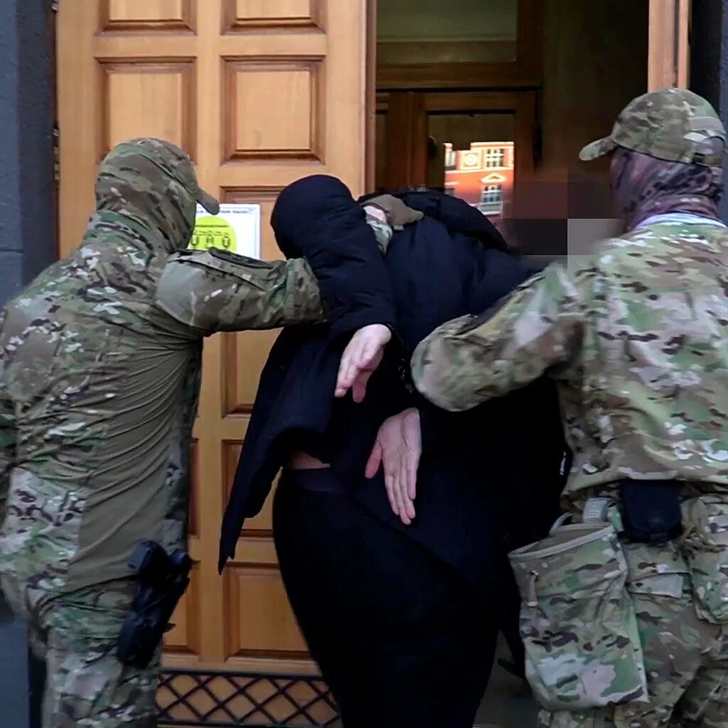 Фильм диверсант крым 2020. Xcom 2 clone wars mod. Сгоревший релейный шкаф. Алексей бобриков диверсант крым. Устроить диверсию.