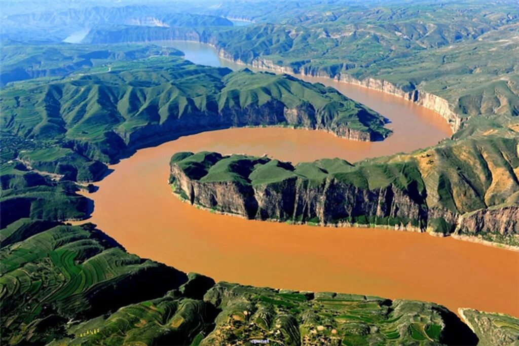 Какие крупные реки в китае. Река Хуанхэ. Древний Китай река Хуанхэ. Долина реки Хуанхэ. Хуанхэ желтая река.