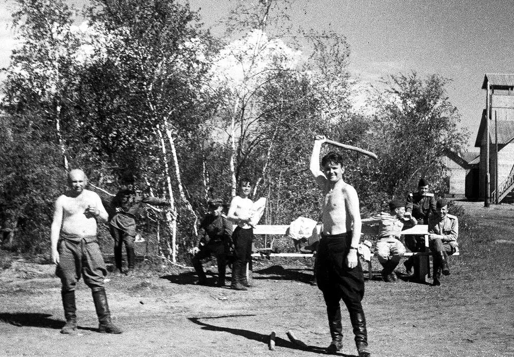 Игра в городки СССР. Послевоенная игра "городки"?. Городки в старину. Старинная Славянская игра городки.