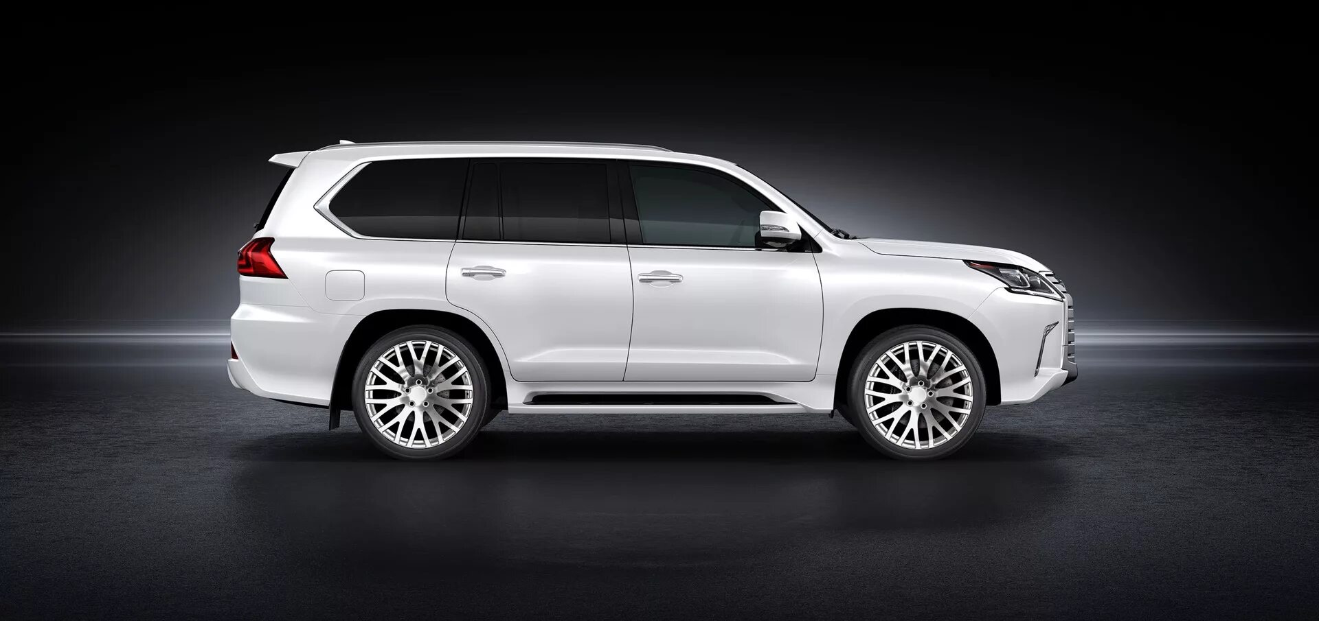 Lexus lx шины. Lexus LX 570. Лексус ЛХ 570. Лексус ЛХ 570 2015 белый. Lexus LX 570 2000.