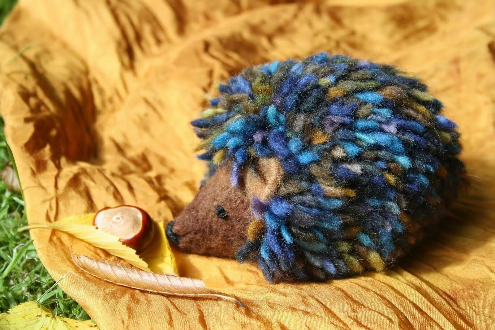 Помпон ежик. Ежик из помпонов. Ежик из помпонов. Ежик из помпонов. Помпон ежик.