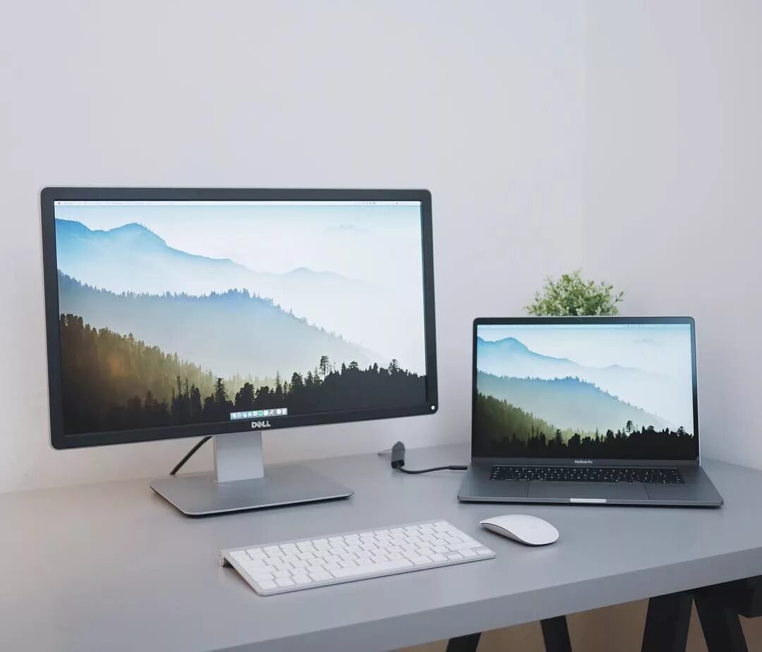 Macbook как второй монитор. 2k монитор для macbook. macbook pro display. macbook pro setup. доп монитор для макбука.