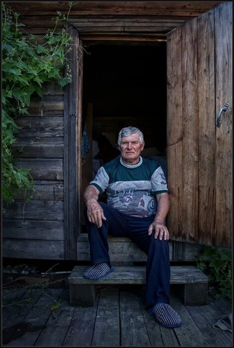 Мужчина деревня. Парень в деревне. Мужик из деревни. Деревенский колхозник. Мужчина в деревне.