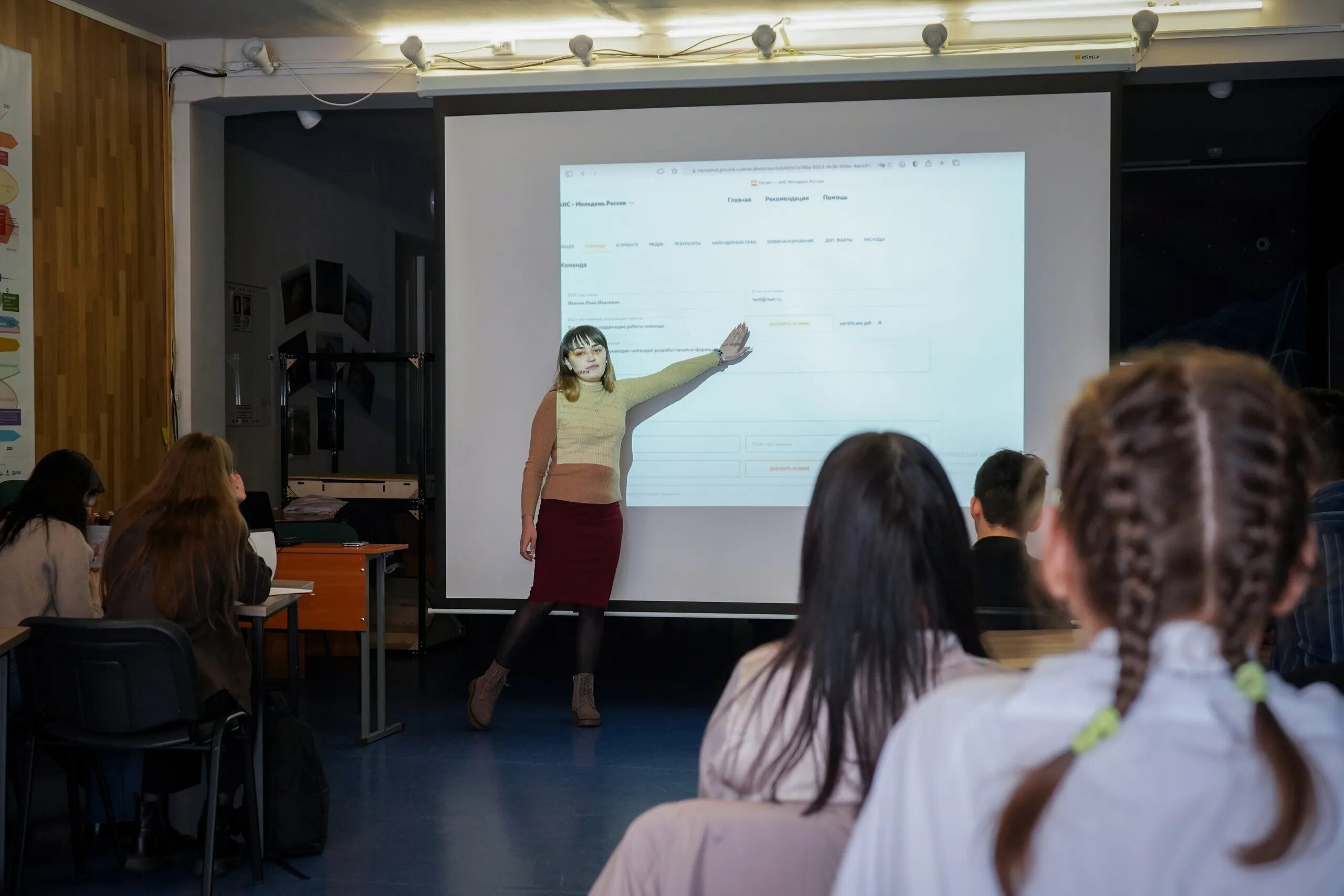 Онлайн встреча студентов. Встреча со студентами сценарий. Встреча со студентами сценарий. Встреча со студентами сценарий. Группа людей знакомится.