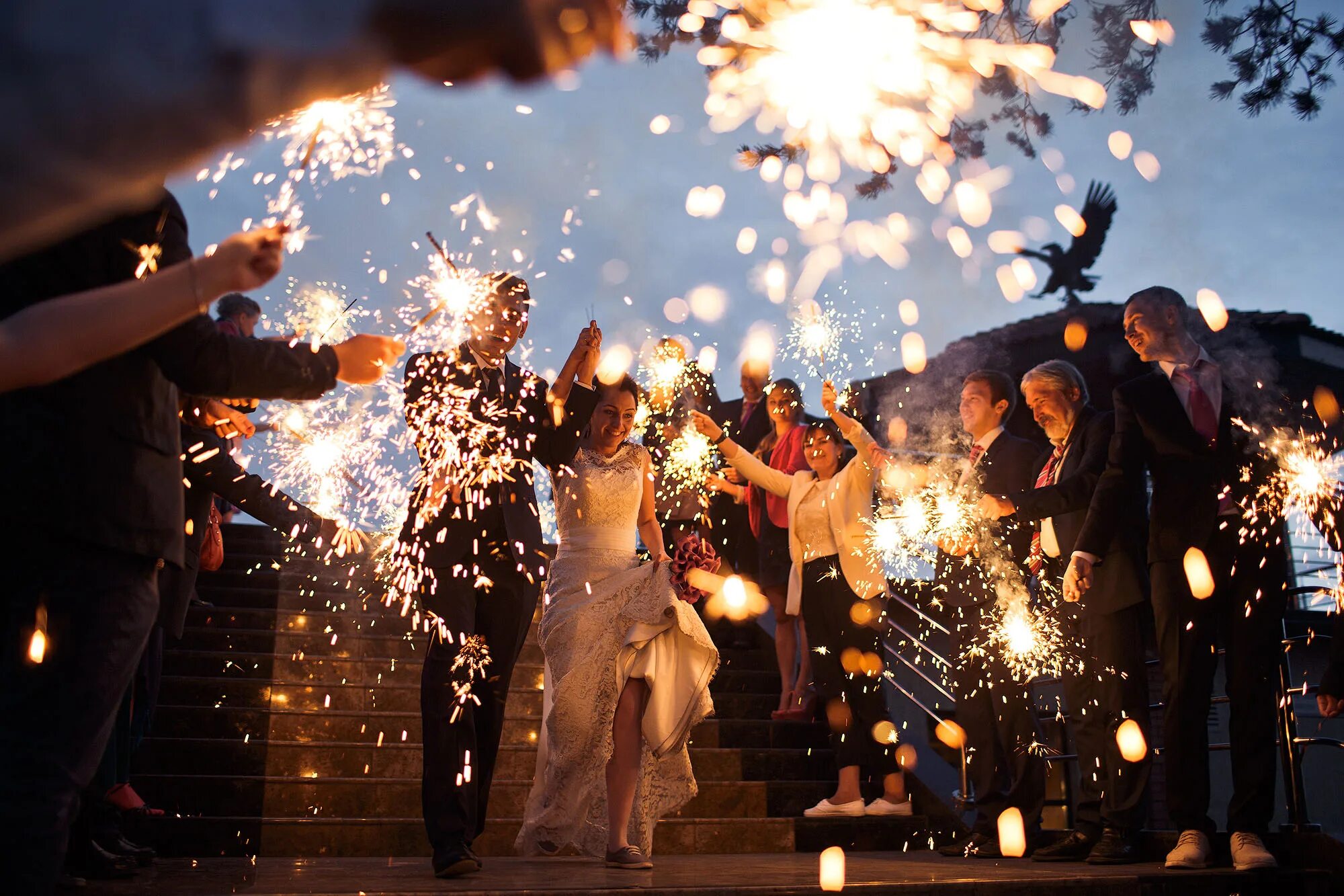 Свадьба и праздника не будет. Бенгальские огни. Бенгальские огни на свадьбу. Салют "свадьба". Фейерверк на свадьбу.