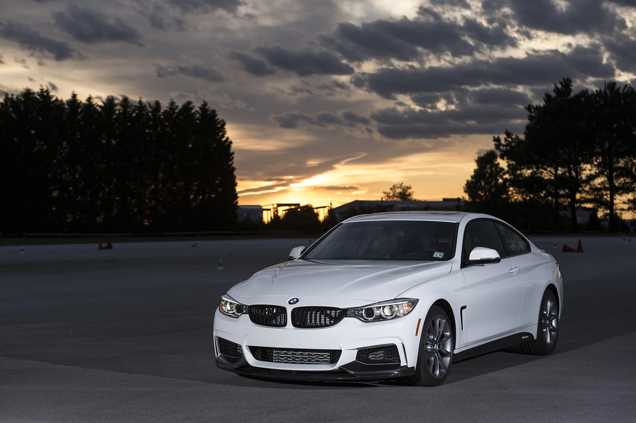 белая матовая bmw f30. Bmw белая bmw. белый бмв. Bmw m5 f10 white. белый бмв.