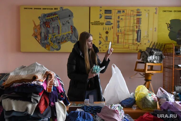 Волонтеры в Мариуполе фото. Волонтерство работа. Лагерь беженцев Мариуполь Новоазовск. Волонтеры в мариуполе