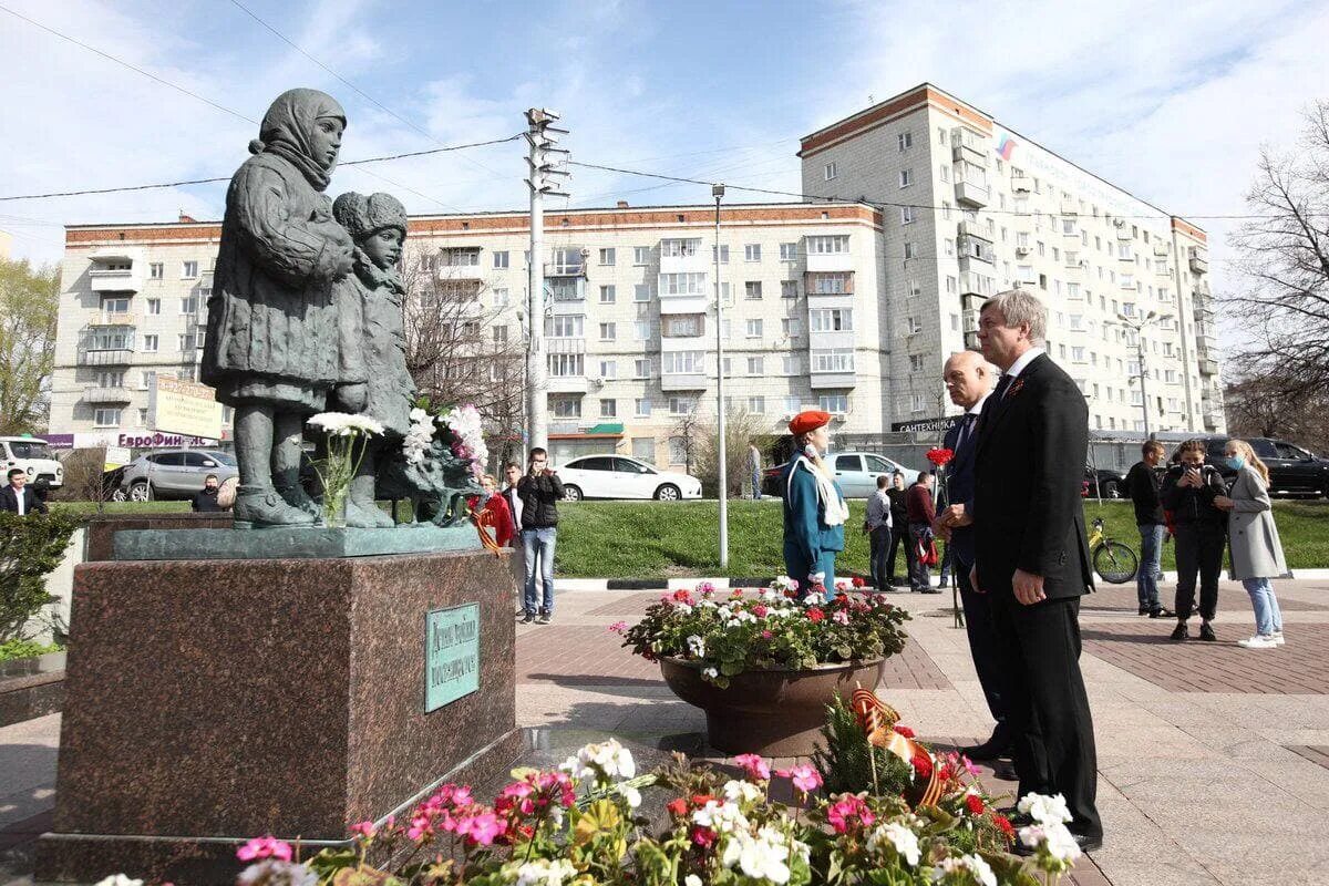 Обелиск вечной славы Ульяновск 9 мая. Обелиск Ульяновск 9 мая. Обелиск славы Ульяновск. Вечный огонь Ульяновск. 9 мая ульяновск