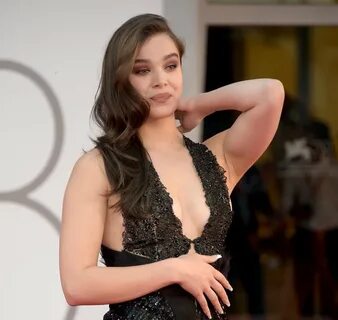 Hailee steinfeld hot photos.