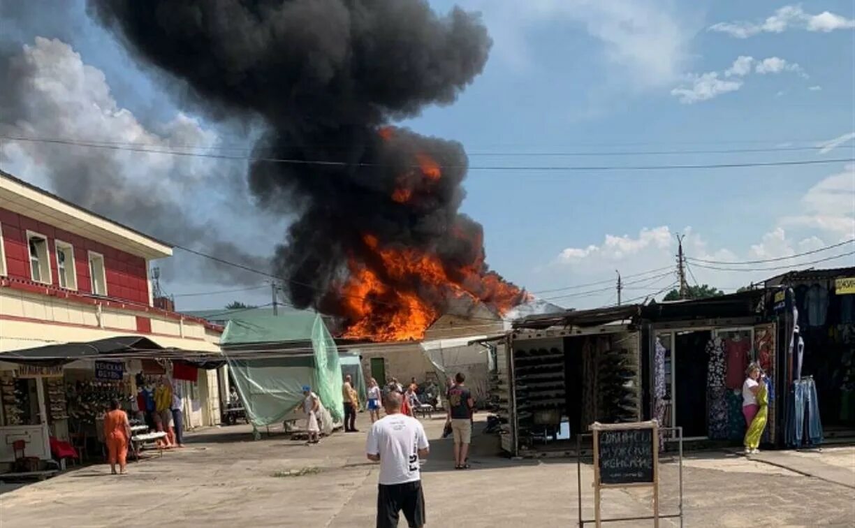 Сгоревшее здание. Пожар рынок г. Горит рынок. Пожар рынок г. Пожар рынок г.