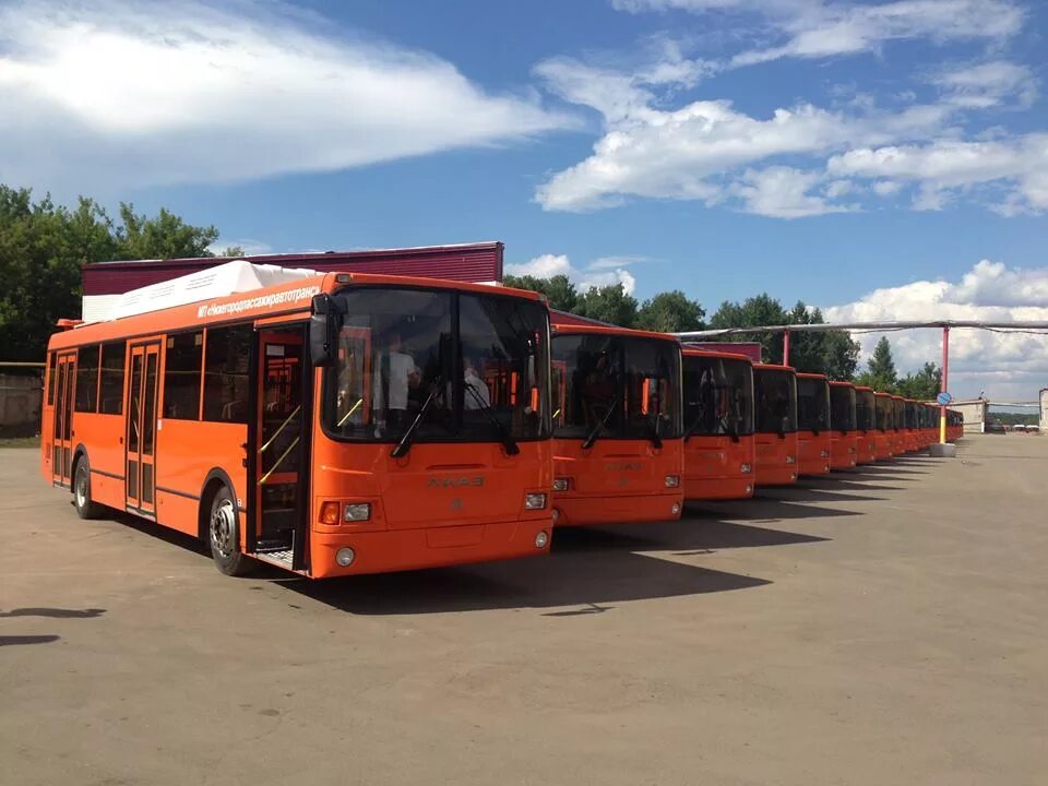 Красный автобус нижний. Автобус 2лиаз Нижний Новгород. Автобусный 3 парк Нижний Новгород. Автобусный транспорт Нижний Новгород ЛИАЗ. ЛИАЗ на газомоторном топливе.