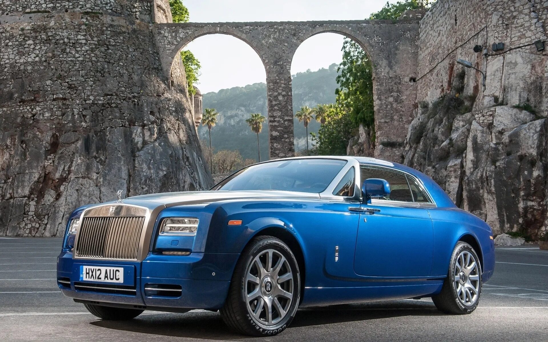 Rolls история. Машина Rolls Royce Phantom. Роллс Ройс купе. Роллс Ройс Фантом купе. Rolls Royce Phantom Coupe 2012.