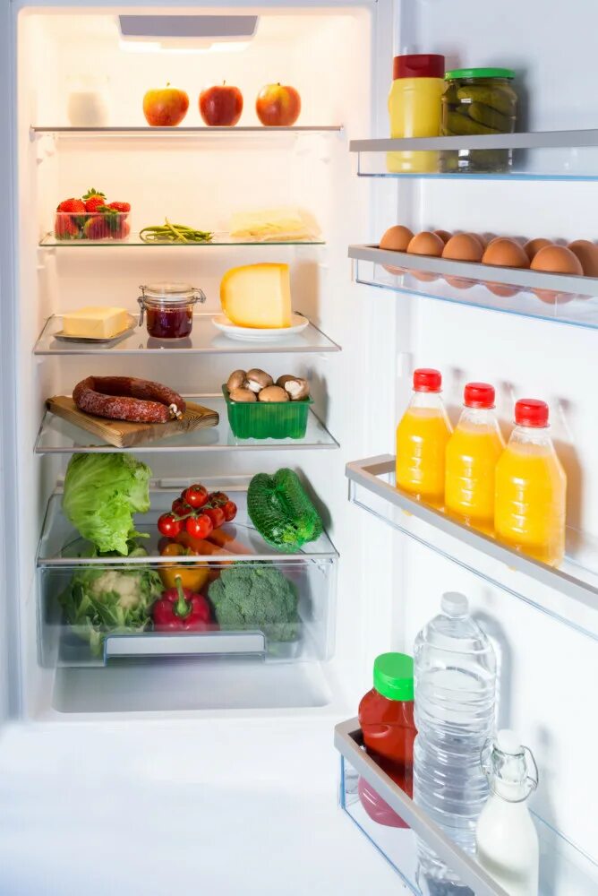 There are oranges in the fridge