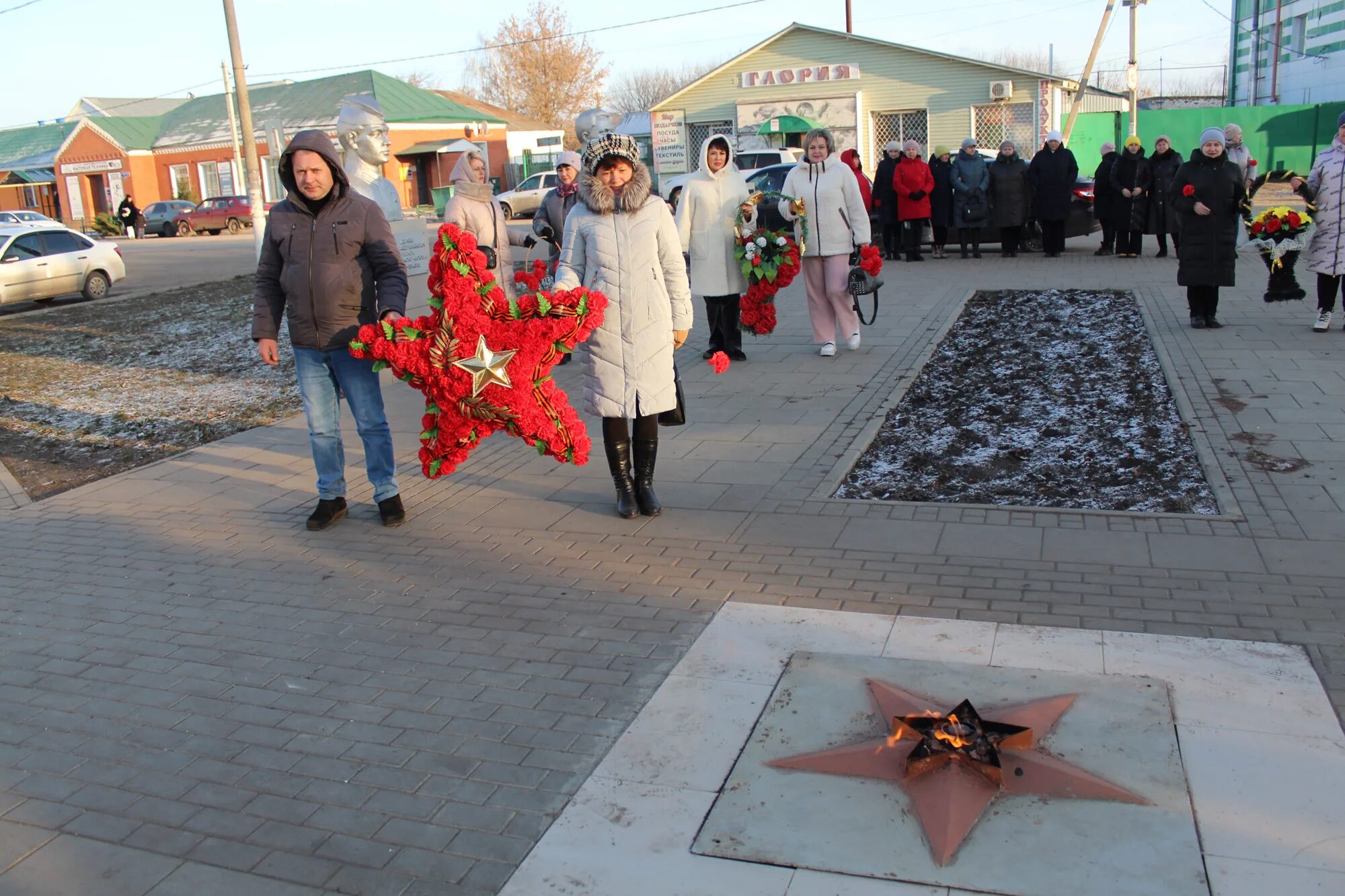 Подвиг солдата бессмертен. Подвиг твой бессмертен. Бессмертный. Покажи мне солдаты Бессмертный солдат.