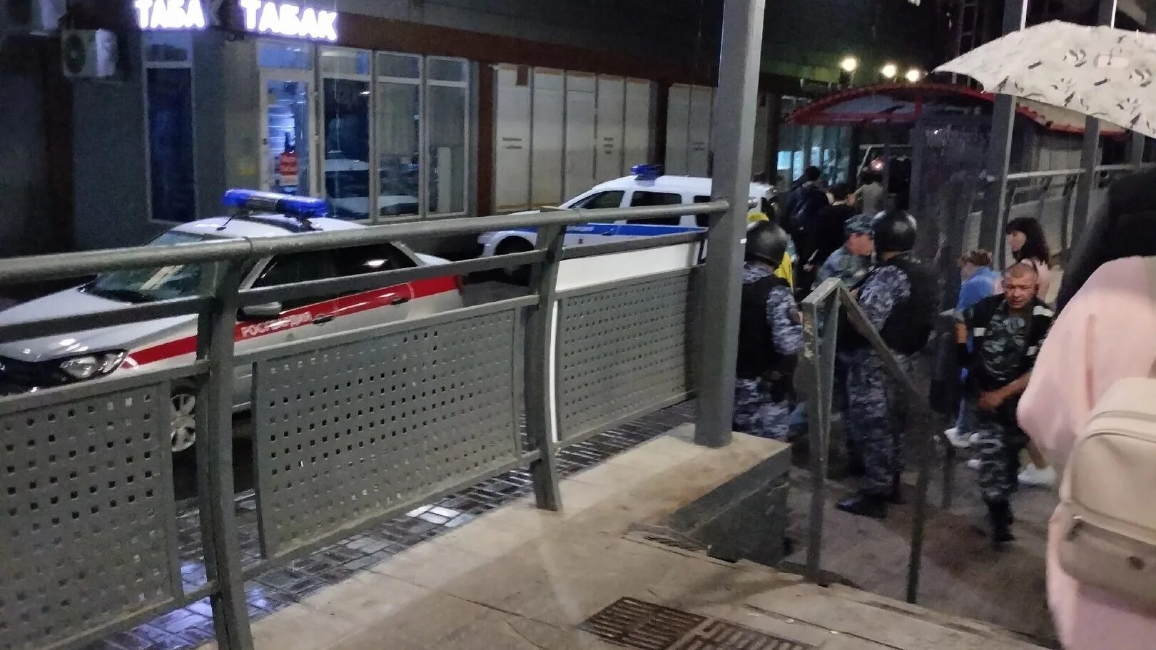 Кто расстрелял полицейских в орехово зуево. Кто расстрелял полицейских в орехово зуево. Кто расстрелял полицейских в орехово зуево. Полицейский застрелил. Расстреляли полицейских на посту кчр.