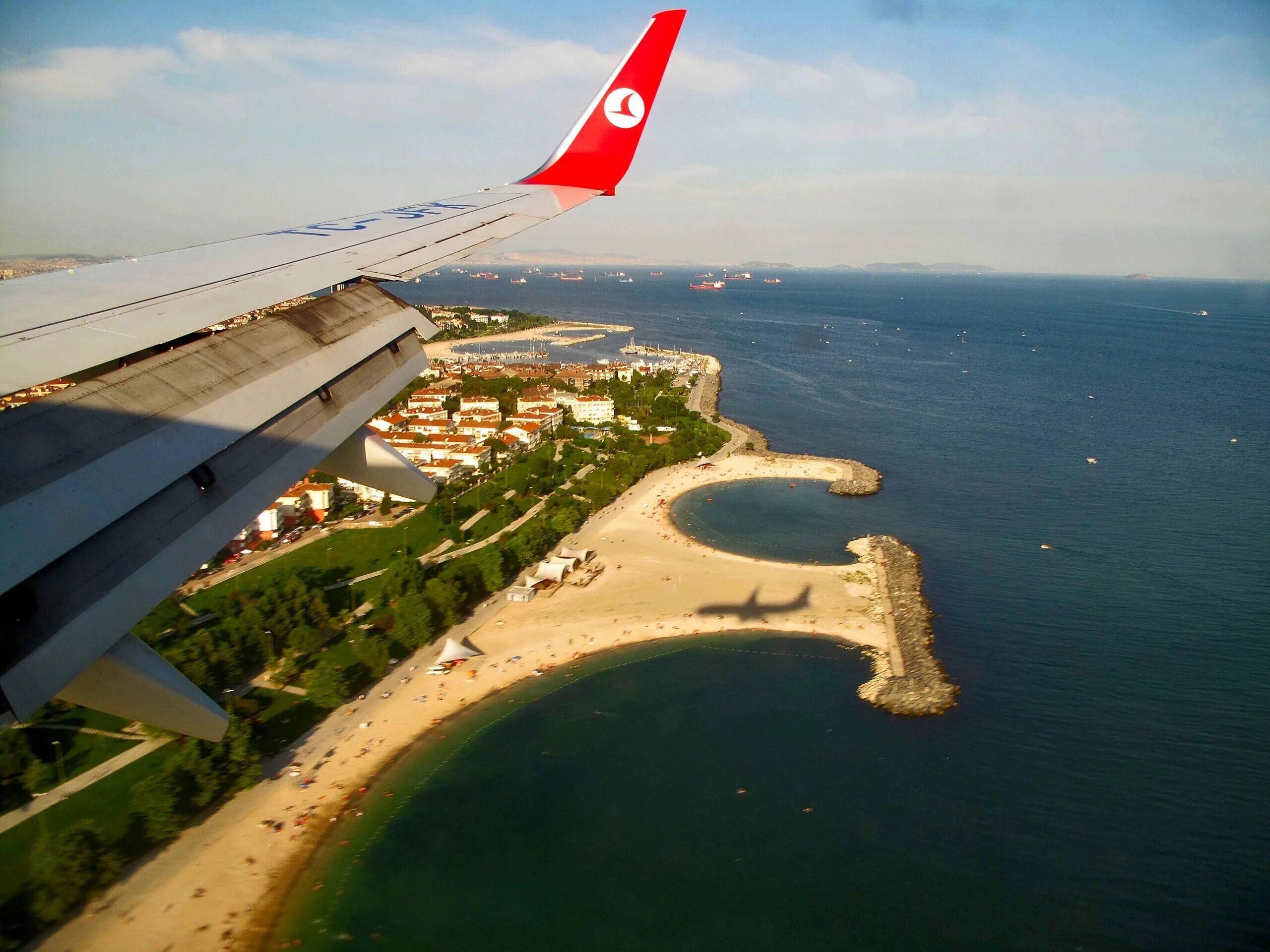 Полетит ли турция. Аэропорт Анталия в Турции. Турция аэропорт Анталия самолеты. Турция вид из самолета. Полет в Турцию.
