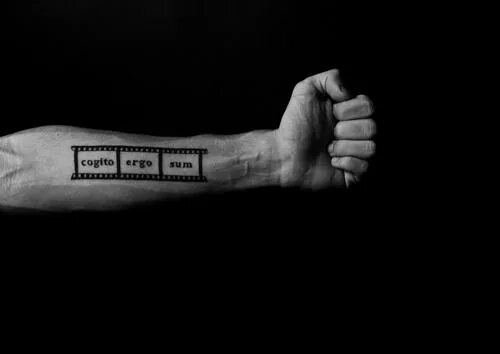 Debes ergo potes. Cogito ergo sum татуировка. философские тату. тату философия. когито эрго сум.