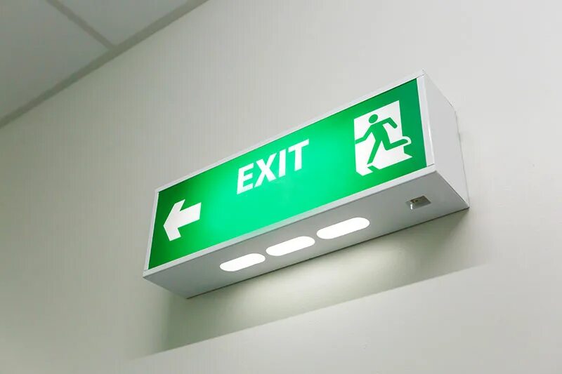 Exit телефоны. Пожарный выход. exit фото. пожарный выход фото. знаки безопасности эвакуационные знаки.