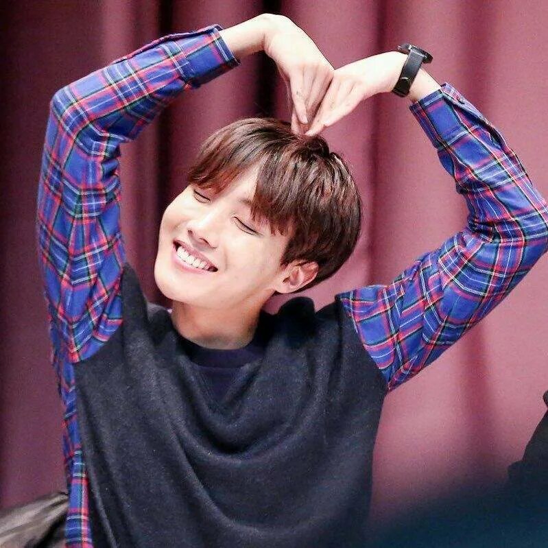 Hope 2021. Hope 2021. J hope bts 2022. Хосок джей хоуп. Фирма одежды с лошадью.