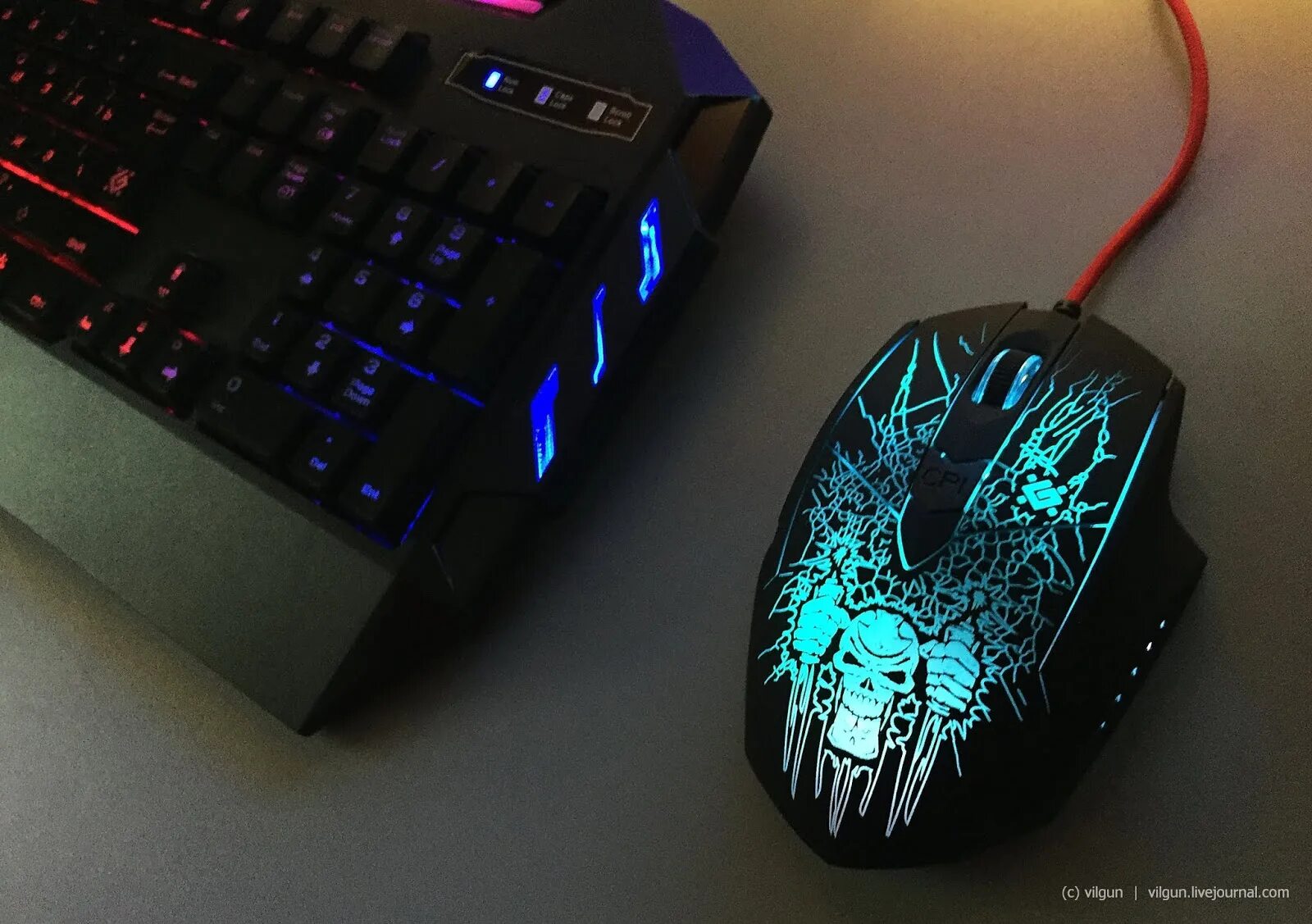 Defender RGB Mouse. Мышка Defender Chads. Мышка Doom Fighter. Мышь Дефендер светящаяся.