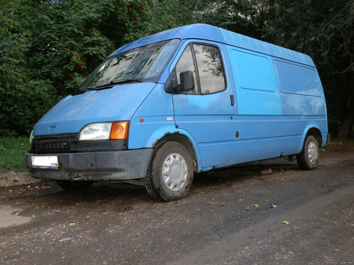 Купить форд авито спб. Ford Транзит 2000. Ford Transit 2000 грузовой. Форд Транзит 100l. Ford Transit до 2000.