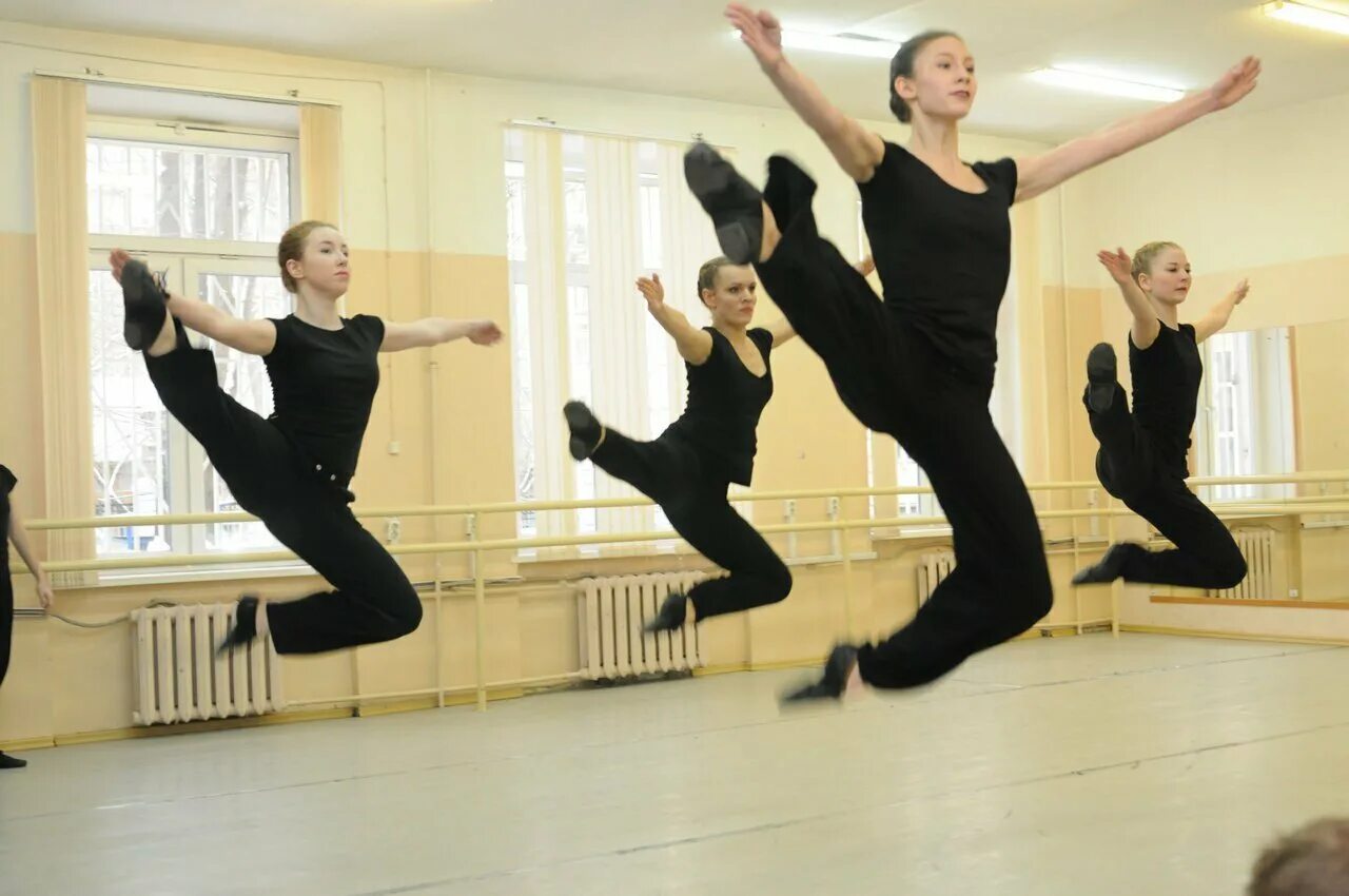 хореография. занятия с хореографом. учитель по танцам. николай цискаридзе академия вагановой. перетятько мария балет.