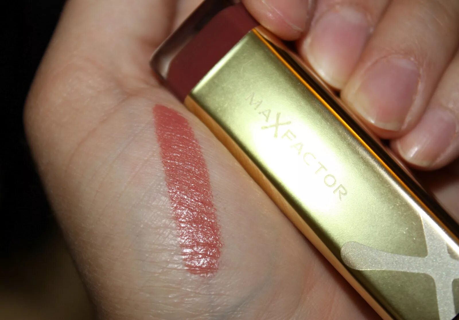 Max factor elixir. Губная помада макс фактор колор эликсир палитра. 020 max factor губная помада colour elixir. помада макс фактор colour elixir 120. max factor colour elixir lipstick 030.
