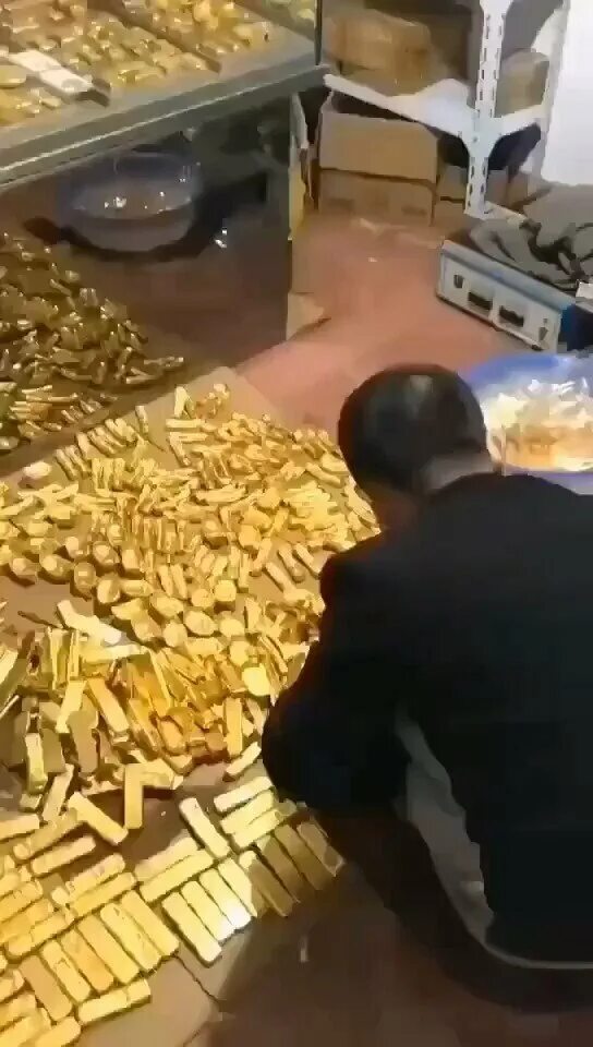 5 тонн золота. Мэр Гуанчжоу 13 тонн золота. Китайский чиновник 13 тонн золота. Тонна золота. У китайского чиновника нашли 13 тонн золота.