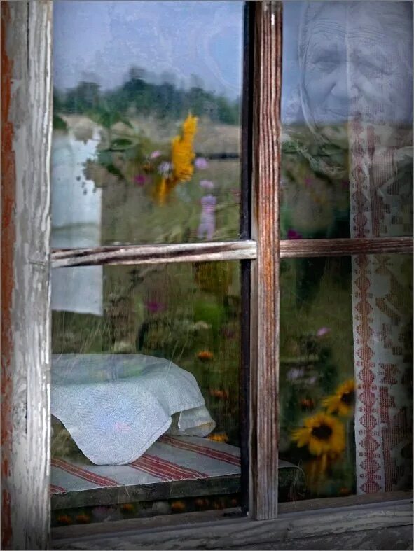 Мамино окошко. Вид из окна в деревне. Открытое окно в деревне. Вид из окна деревенского дома летом. Открытое окошко в деревне.