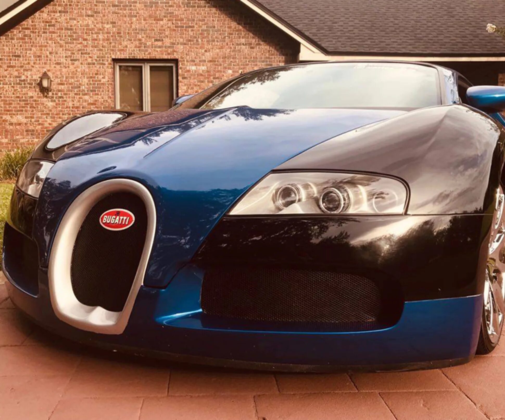 Bugatti Veyron 2003. Бугатти 1200000000. Bugatti Veyron 2012. Бугатти Вейрон реплика. Машина за 1 доллар