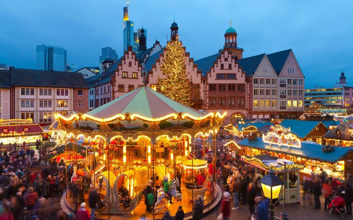 Как празднуют новый год в германии. Frankfurter Weihnachtsmarkt, Франкфурт, Германия. Рождественские ярмарки в Германии. Площадь рёмерберг Франкфурт Рождество. Рождественский базар в Франкфурте на Майне.