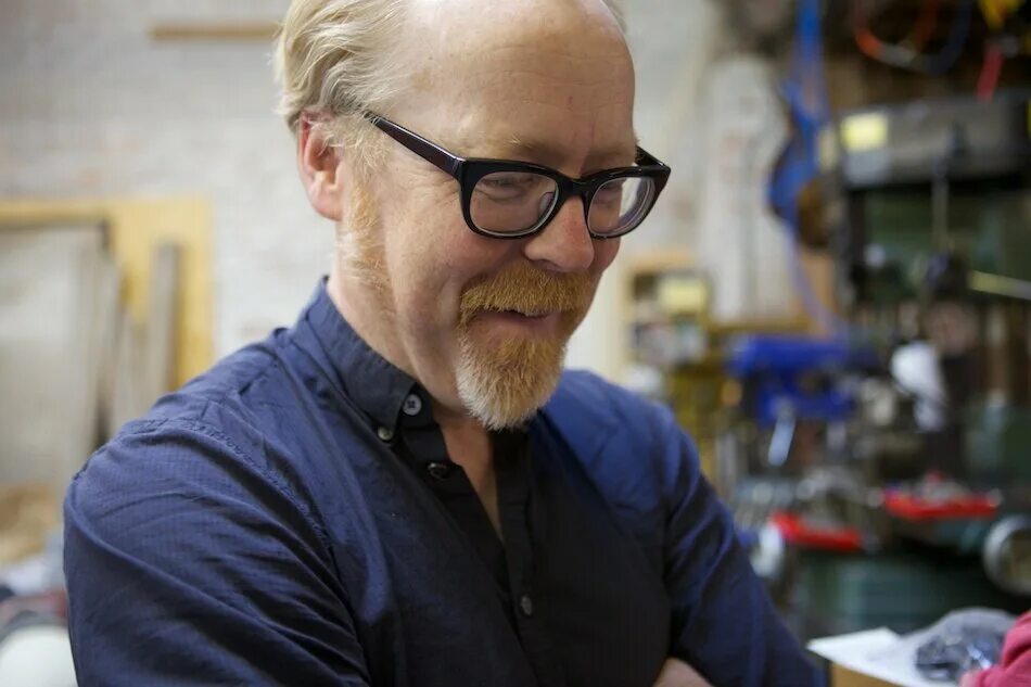 Разрушители легенд доказано. Разрушители легенд ведущие. Адам сэвидж разрушители мифов. Джейми хайнеман, адам сэвидж, кари байрон, тори белечи,. Адам сэвидж и джейми хайнеман.