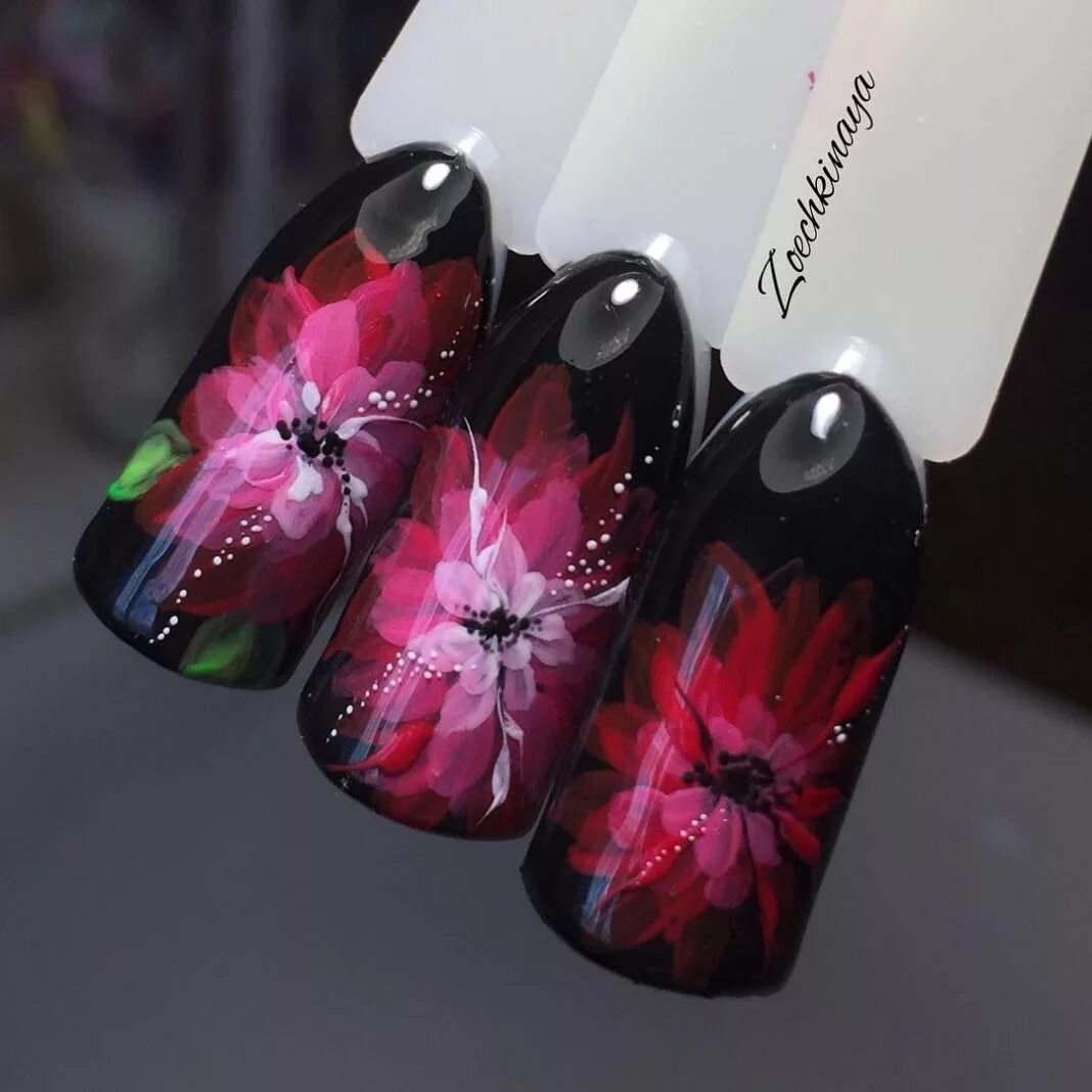 витражный лак для ногтей. витражный гель. синий витражный гель лак. витражный гель. стеклянный маникюр.