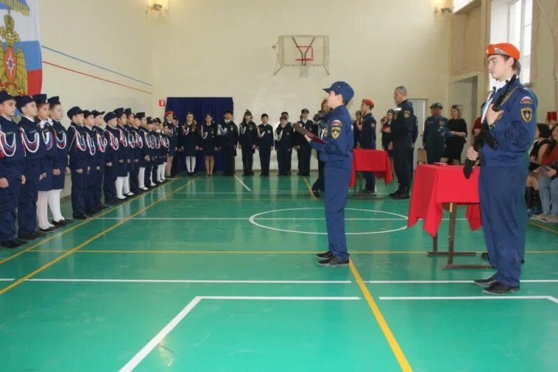 Вакансии кадета. Значки на форме кадета. Автоматы кадетские. Вакансии кадета. Вакансии офицера-воспитателя в кадетском классе.