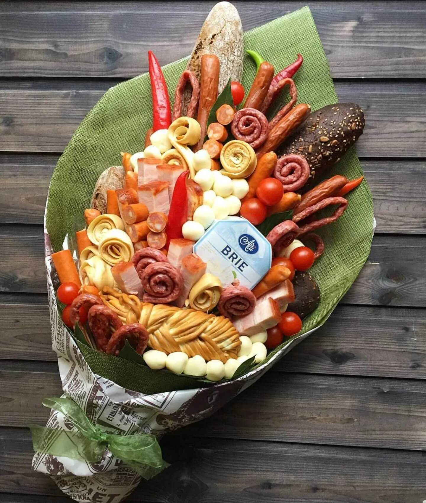 Сделать букет из продуктов своими руками. Пивной букет для мужчины. Сделать букет из продуктов своими руками. Вкусные букеты для мужчин. Букет из еды.