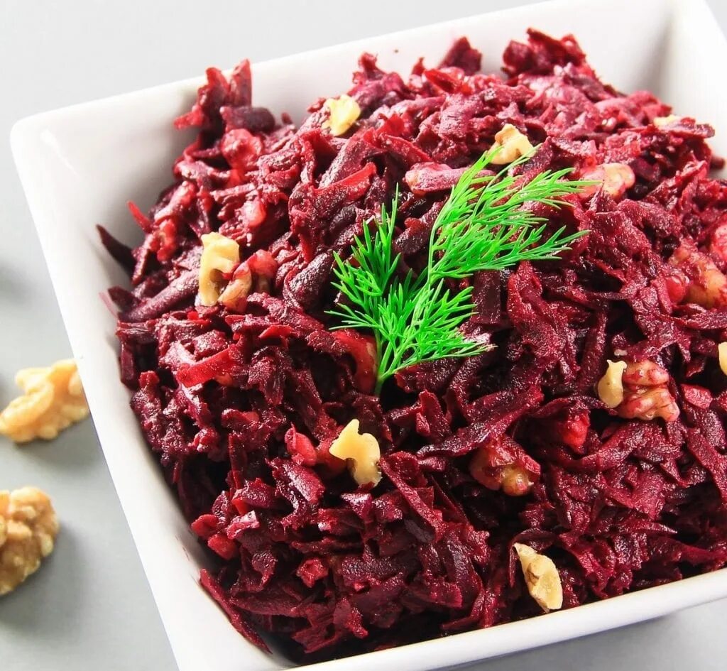 Свекла с чесноком и маслом рецепт. Свекла с чесноком и маслом рецепт. Салат из буряка. Салат из свеклы. Свекла с чесноком и маслом рецепт.
