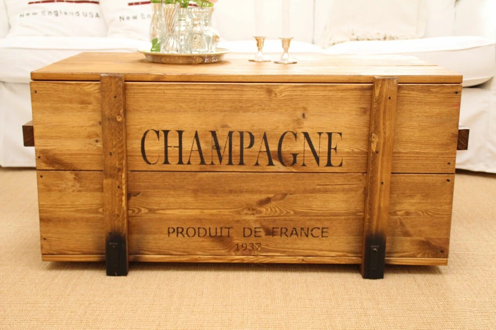 Table box. Инсталляция из ящиков для шампанского. старинный cargo box для интерьера купить.