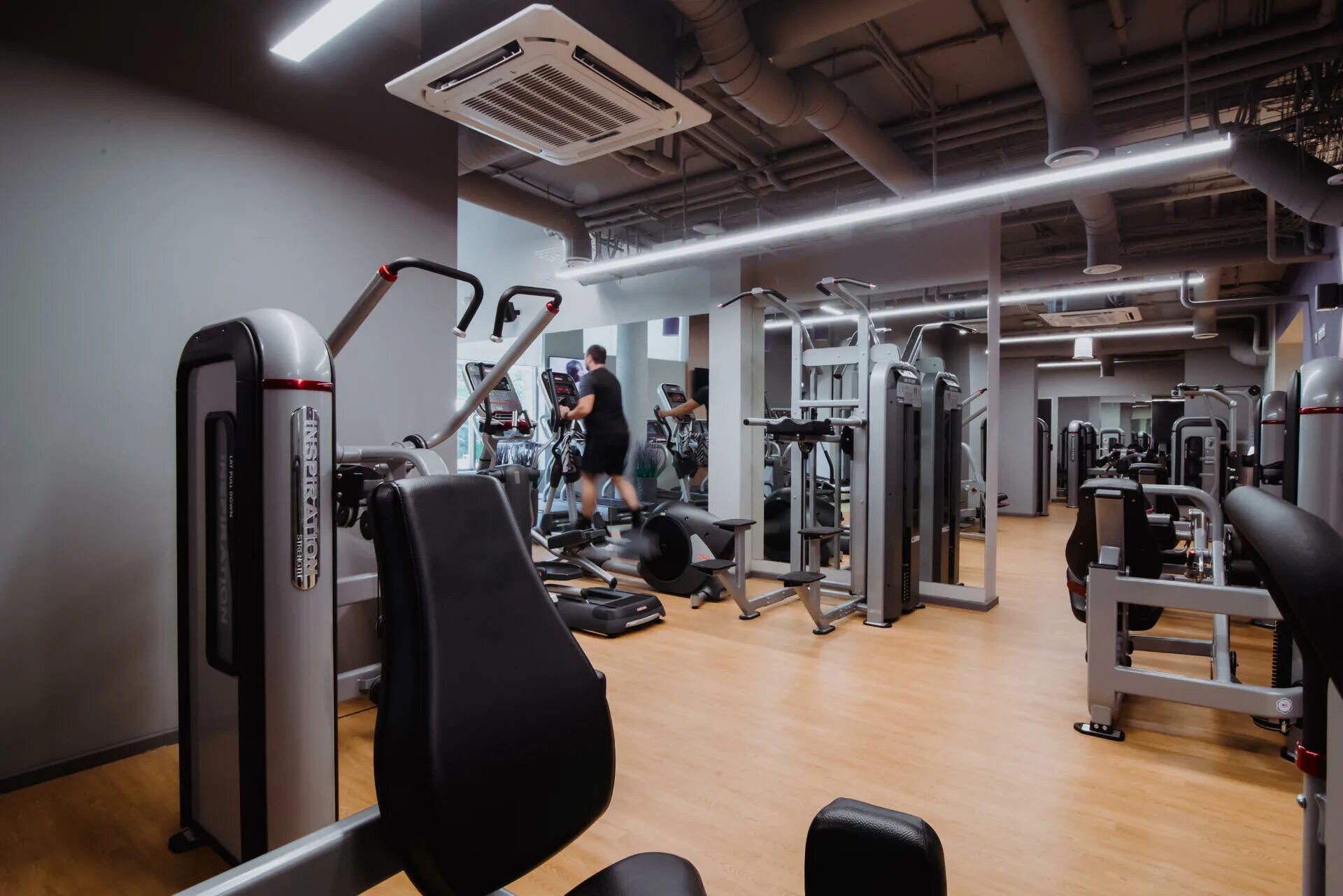 Атриум фитнес ташкент. Тренажерный зал сочи навагинская. Фитнес центр сочи. Спорт зал сочи александрия. Pullman сочи тренажерный зал.