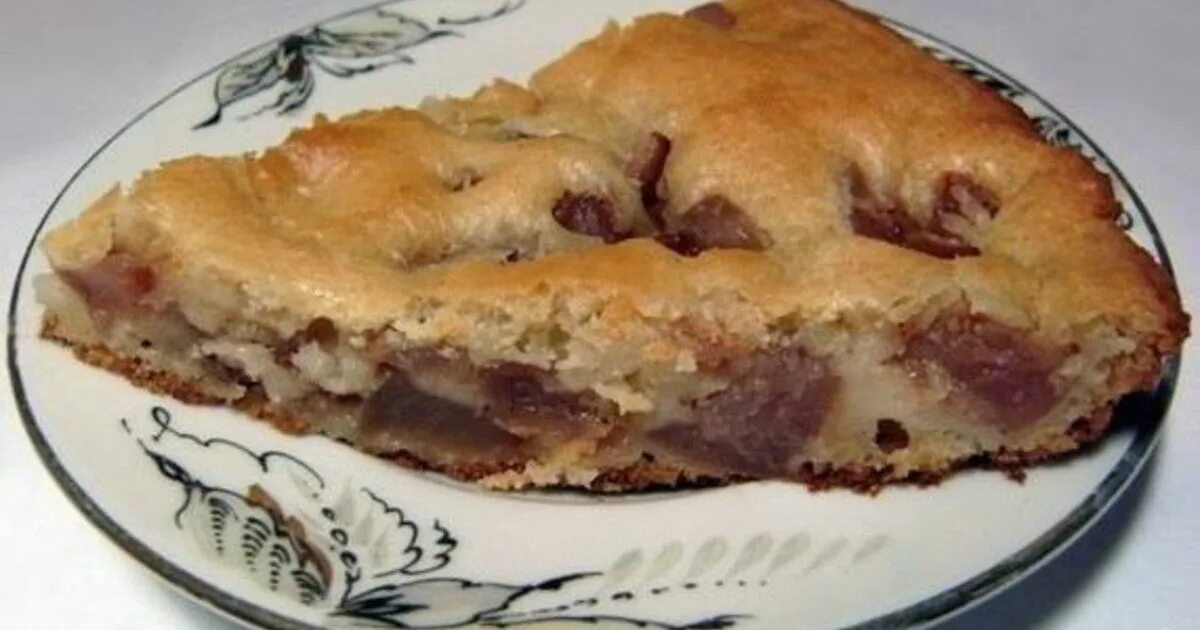 Шарлотка с сушеными яблоками
