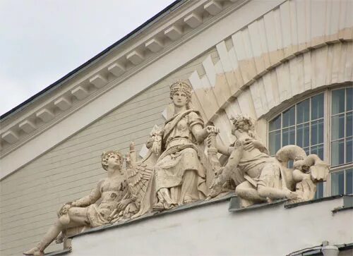 Здание биржи скульптор. Здание биржи скульптор. Здание биржи скульптор. Биржа спб здание нептун. Нептун на здании биржи в санкт-петербурге.