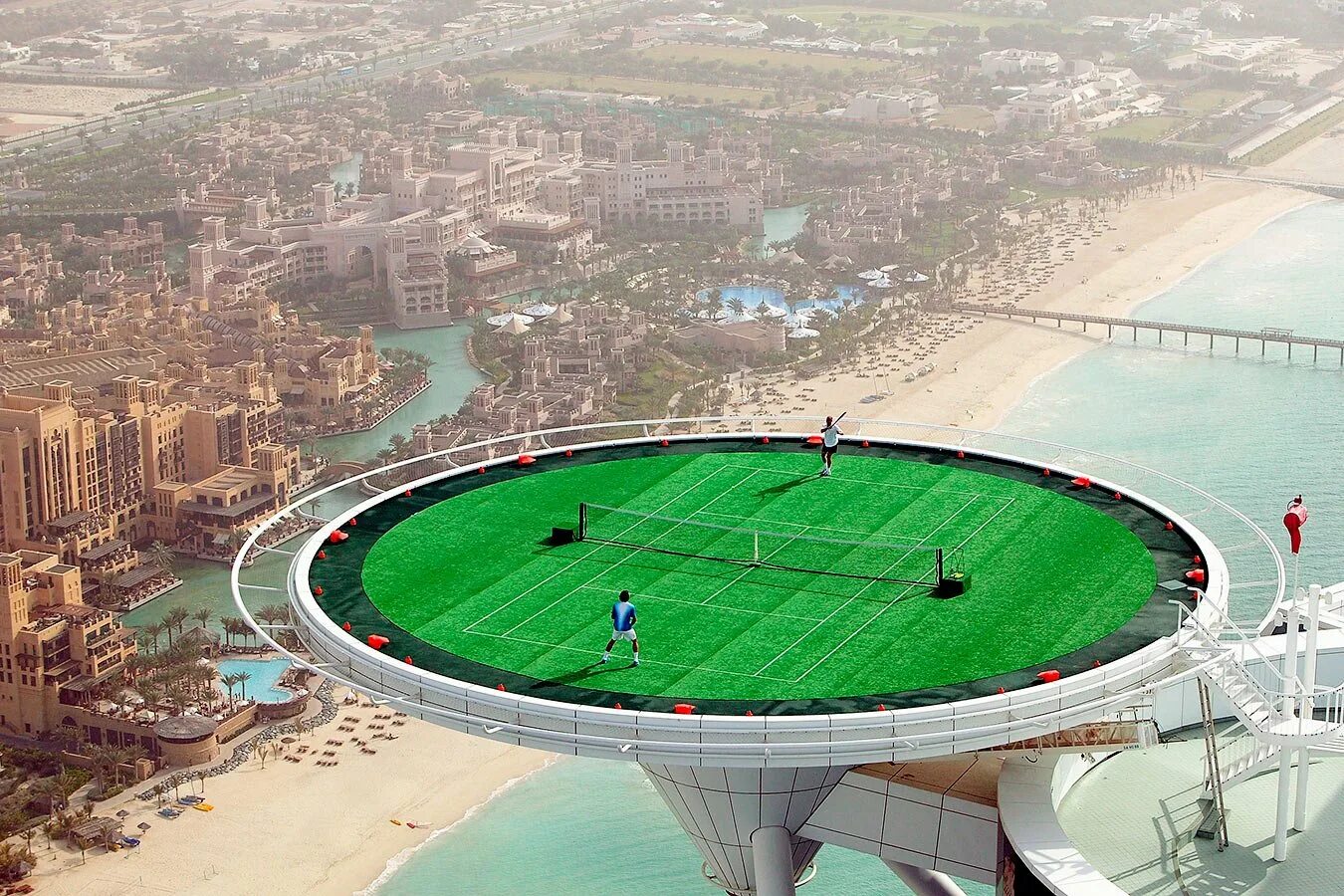 Жизнь стадиона. Бурдж Аль араб теннисный корт. Отель в Дубае Бурдж Аль араб теннисный корт. Теннисный корт на Бурдж-Эль-араб. Тенисеый Уорт на Бурж ал араб.