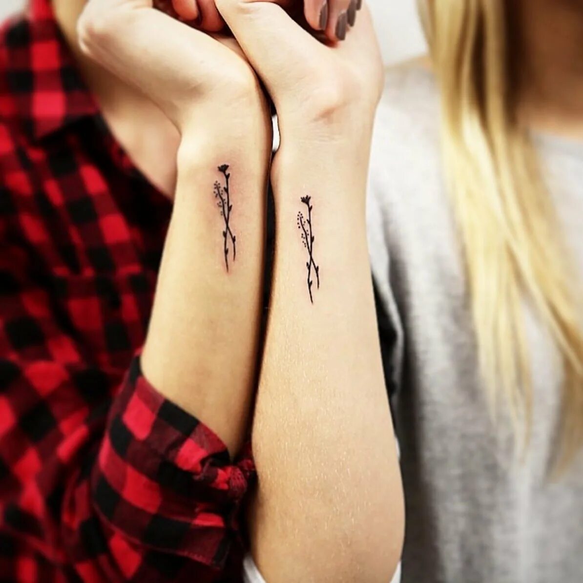 Татуировки на руку картинки. Татуировки для девушек. Красивые Татуировки для девушек. Тату крксивын для девушек. Тату на руке для девушек.