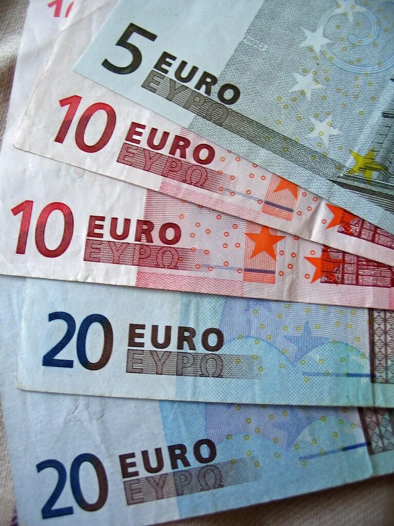 Евро. 70 Евро. 5000 Евро в рублях. 50 Евро в рублях.