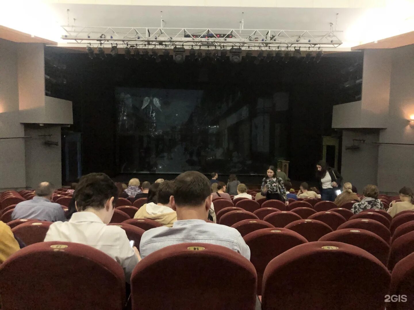 Сатира сцена прогресс. Прогресс сцена а.джигарханяна театра сатиры ломоносовский проспект 17. прогресс сцена армена джигарханяна театр. прогресс сцена армена джигарханяна театра сатиры. театр сатиры сцена джигарханяна.
