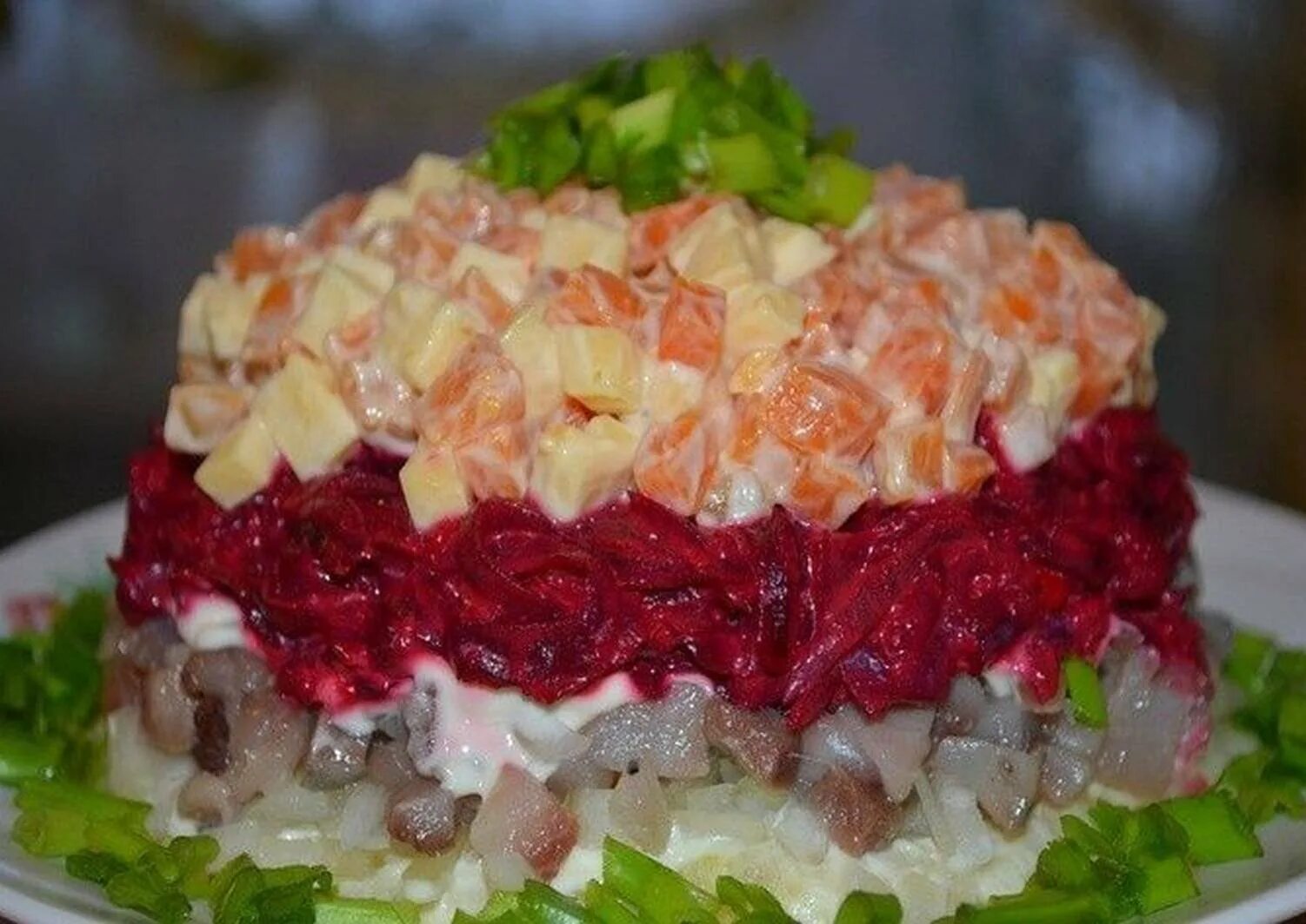Как приготовить салат селедкой. Салат. салатики вкусные. красивые салаты. праздничные салаты.