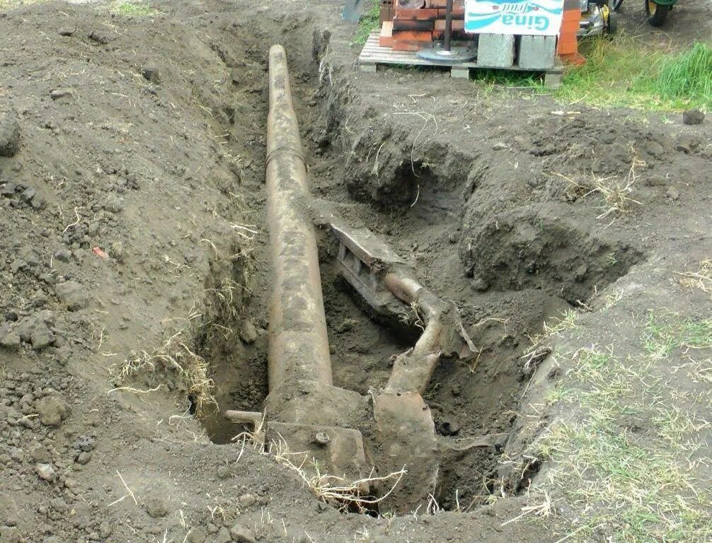 Откопала или откапала. Металлические предметы в земле. Прохоровский район раскопки.