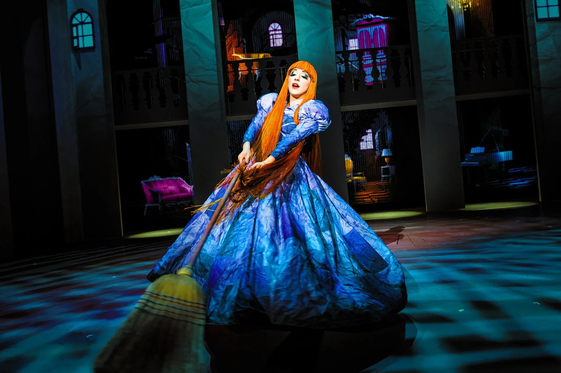 Ещё одна история о золушке. Золушка мюзикл 2022. Золушка театр. История золушки с селеной гомес. Мюзикл золушка афиша.